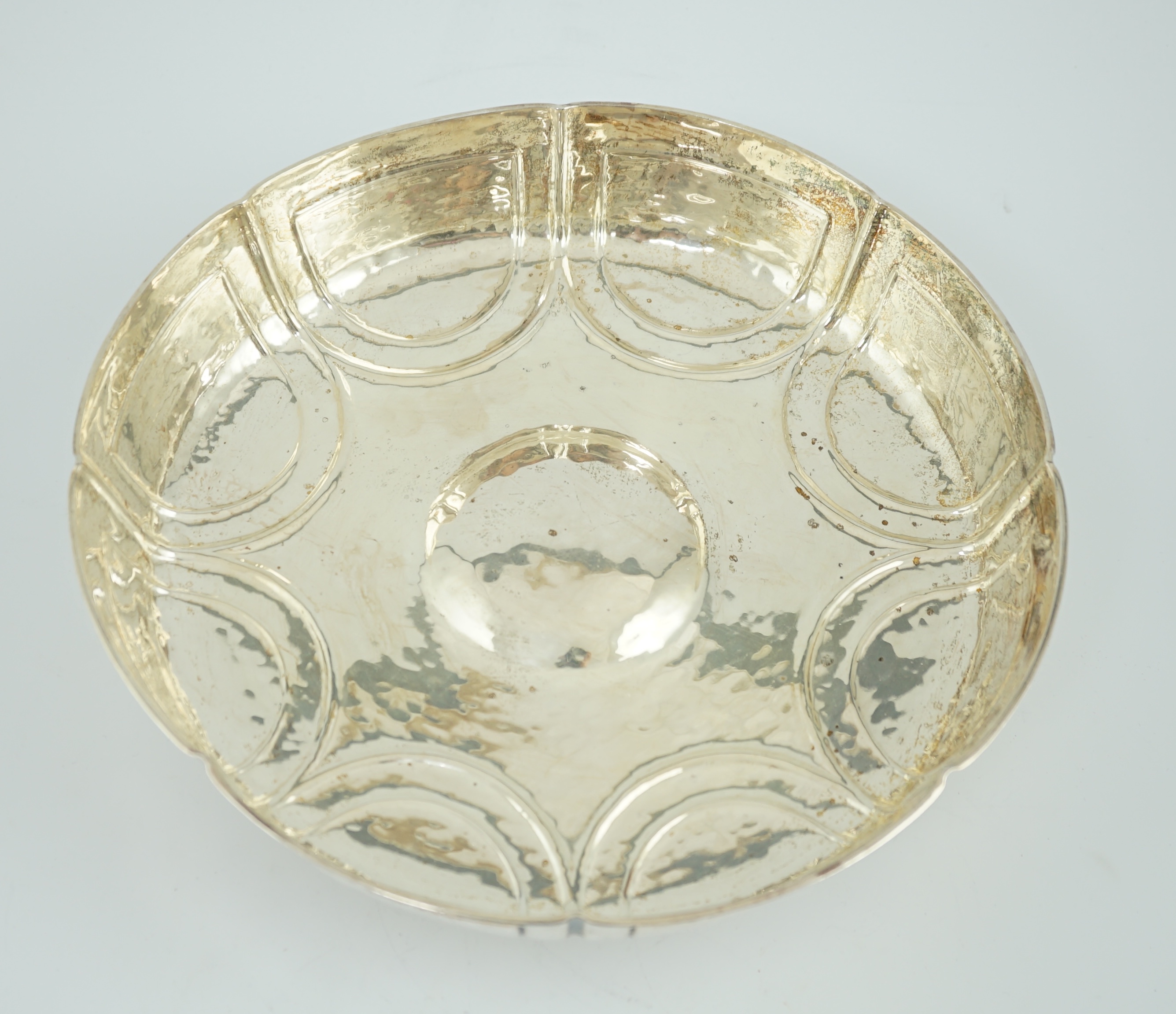 A stylish George V silver shallow circular fruit bowl, by Mappin & Webb